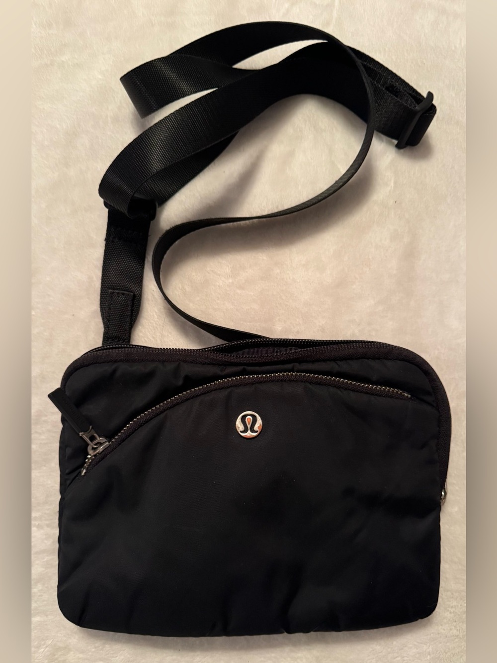 lululemon athletica Black Curved Lines Crossbody/Belt Bag